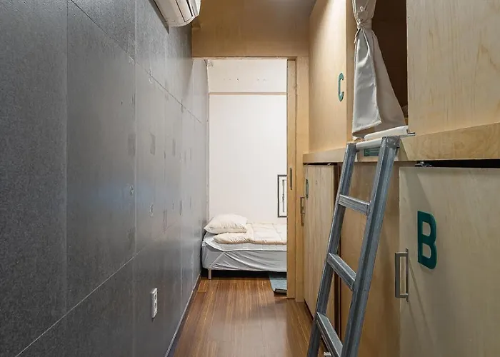 Travel Light Hostel